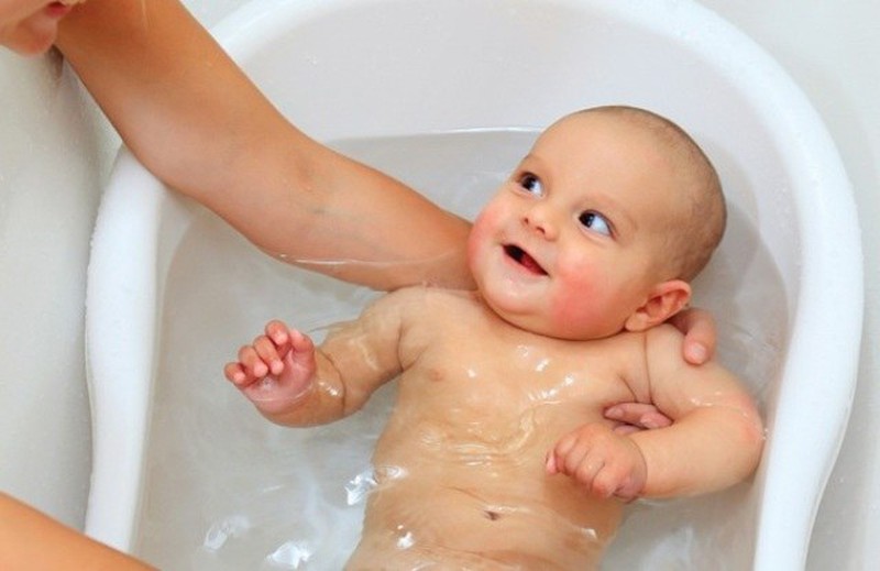 Produits naturels pour le bain de votre bébé